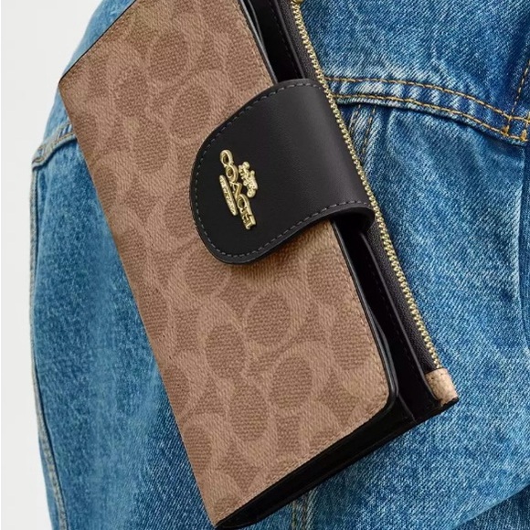 COACH Wallet signature canvas with cellphone holder. - Picture 1 of 7